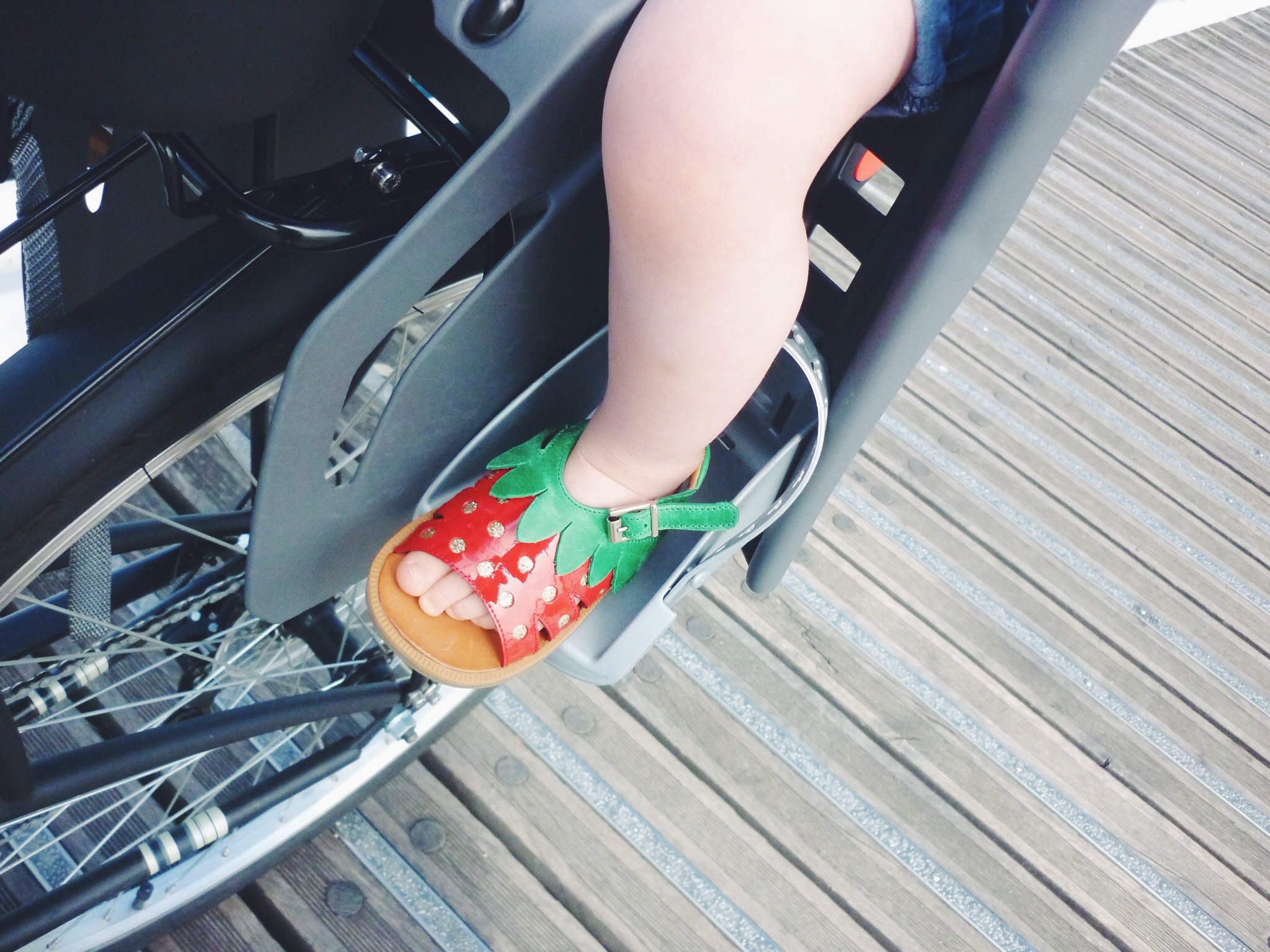 vélo bébé sandale pom d'api poppy strawberry