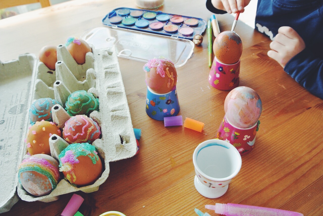 DIY Pâques oeufs pralinés à décorer activité enfant
